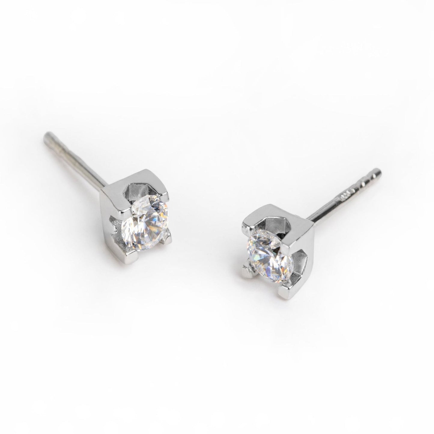 White Stone Earstuds